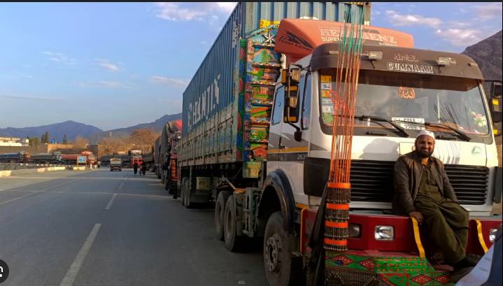 Torkham border remains closed for trade on 35th consecutive day