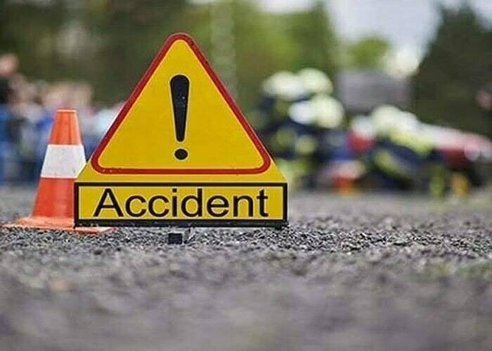 Two killed, three injured as speeding coach hits rickshaw in Kandiaro