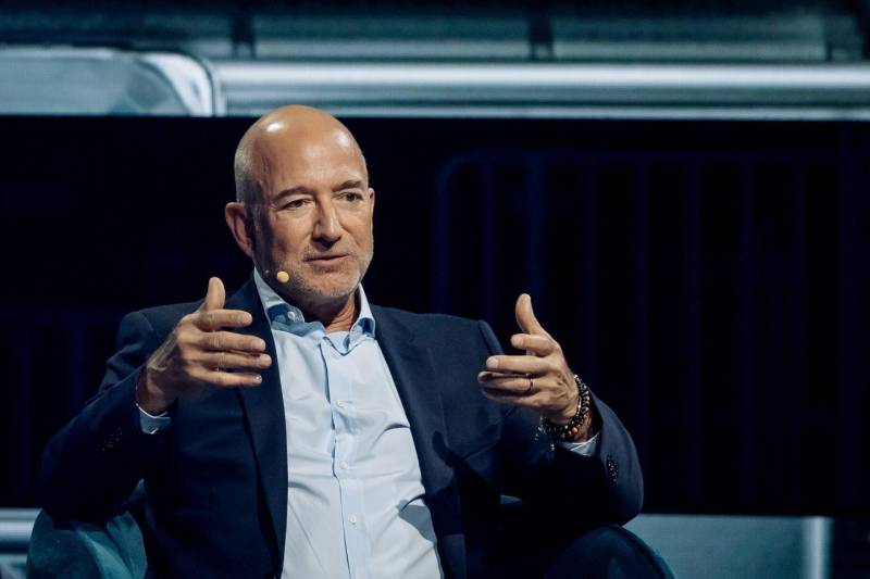 Amazon founder Bezos returns to CEO role with AI startup