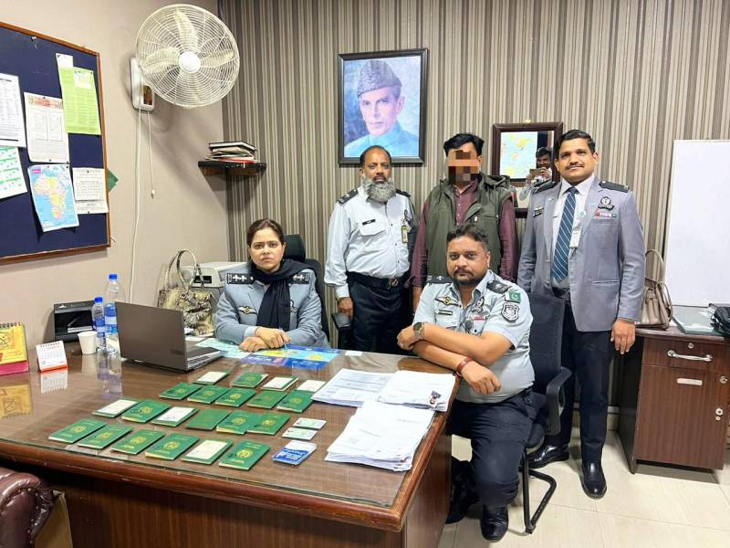 FIA recovers 20 passports from passenger at Karachi Airport