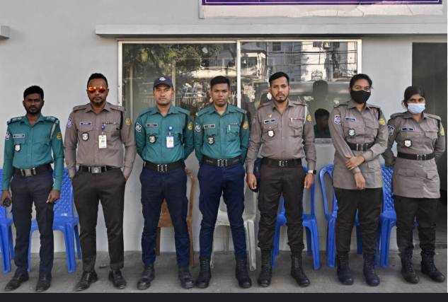 Bangladesh police hope new uniform repairs broken image