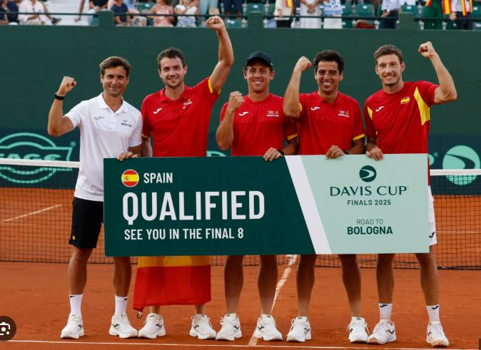 Spain fight back against Czech Republic to reach Davis Cup semis