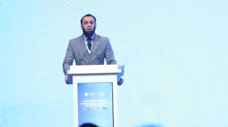 Info Minister addresses D-8 media forum in Baku, calls for global partnership to combat online extremism