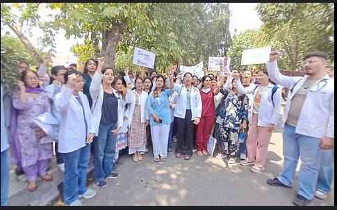 PM forms committee to resolve fee dispute between PMDC and private medical colleges