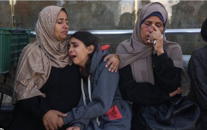 Israel launches fresh strikes on Gaza as Qatar fears for truce