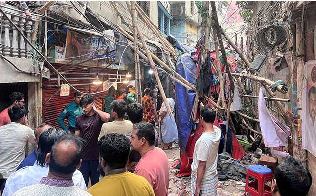 Bangladesh quake kills five, injures dozens