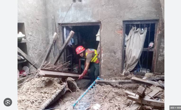 Five die as roof of house collapses in Nowshera