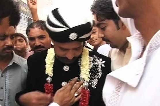Groom leaves wedding for polling station to cast vote in Chichawatni