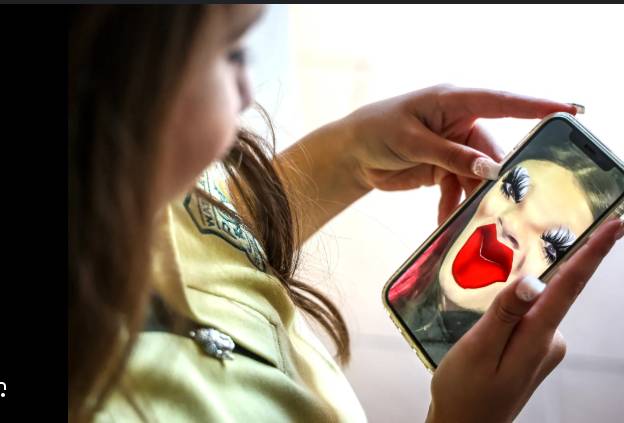 Snapchat begins age checks in Australia ahead of social media ban
