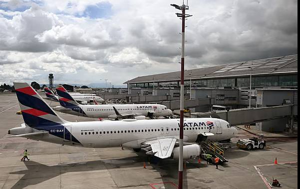 Six airlines cancel Venezuela flights after US warning