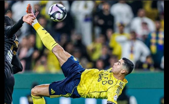 Ronaldo, 40, scores spectacular bicycle kick
