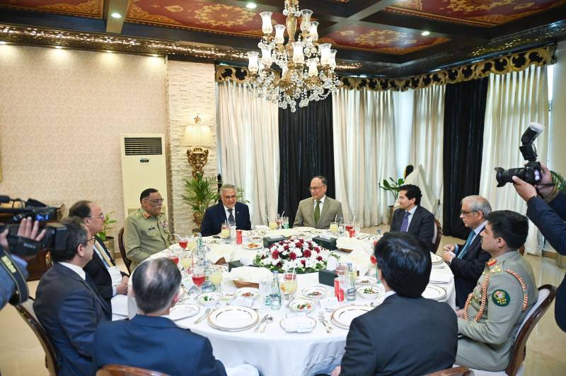 Dar hosts luncheon for outgoing Gen Sahir Shamshad Mirza