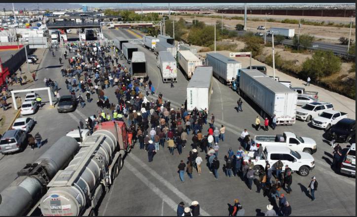 Mexican farmer protest blocks US border bridge