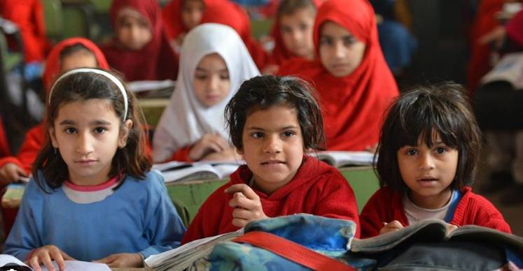 Govt lifts ban on wearing specific colors sweaters in public schools