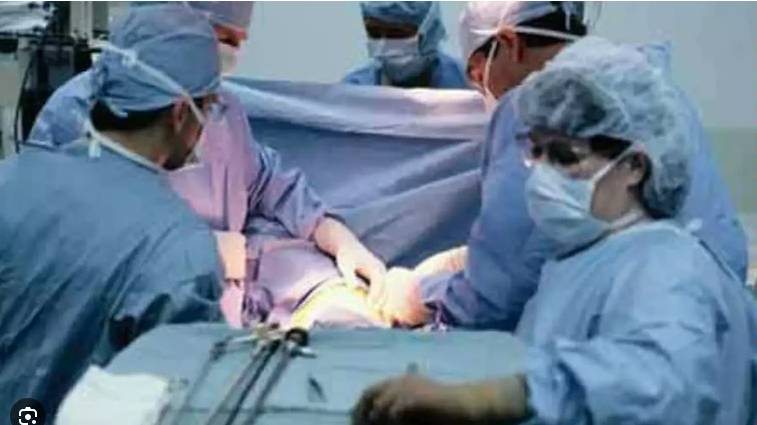 Doctors remove hairpin from girl’s stomach in Lahore