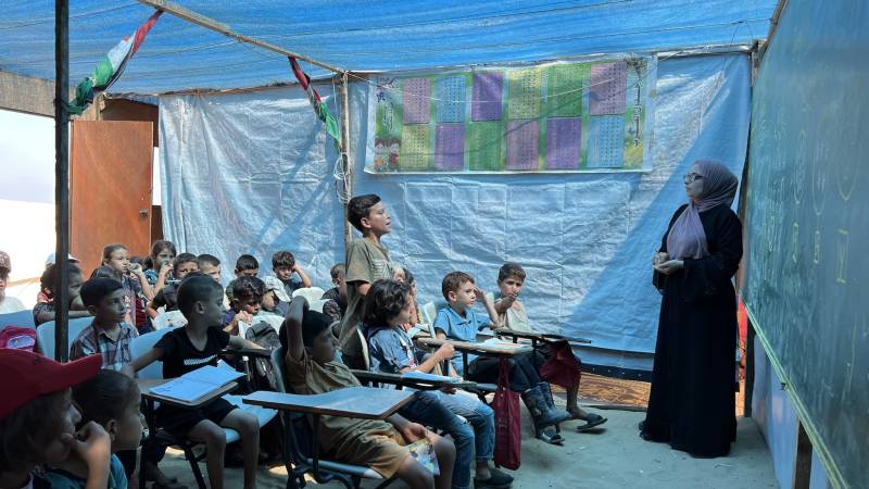 Gaza's children return to makeshift classrooms