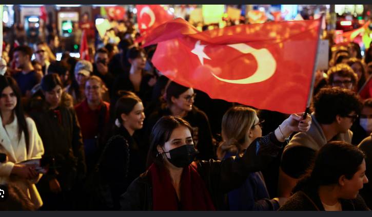 Turkey court acquits four journalists over Istanbul protests