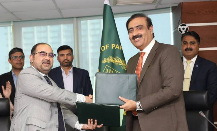 DRAP, CCP sign MoU to boost oversight of pharma market