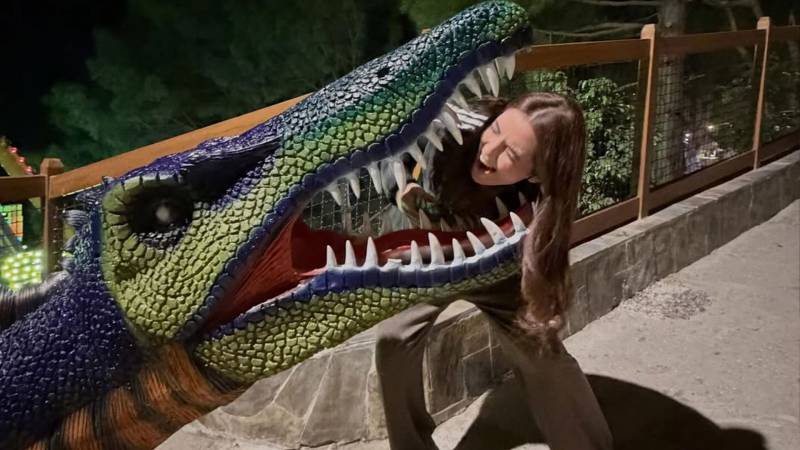 Maya Ali’s amusement park adventure goes viral with crocodile pose
