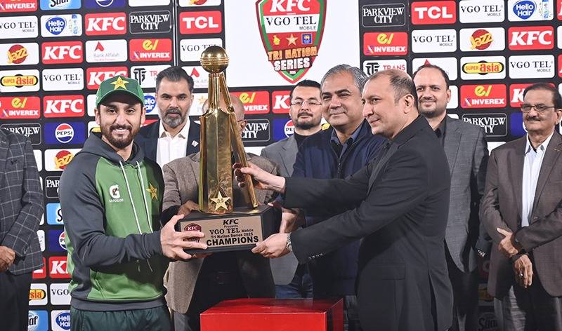 Pakistan beat Sri Lanka in tri-nation T20I series final