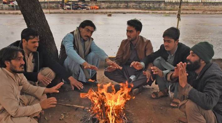 Intense cold grips Balochistan as mercury drops to -6 in Kalat 