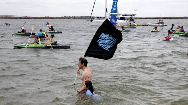 Australia arrests dozens in coal port protest