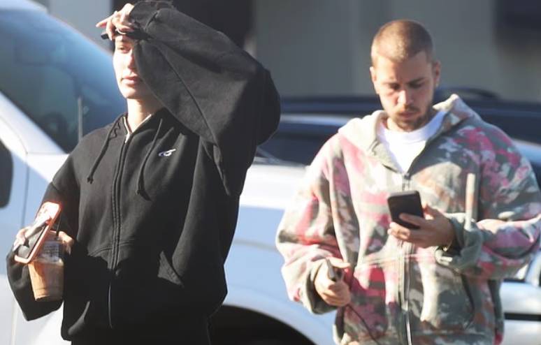 Justin and Hailey Bieber look tense on Thanksgiving getaway after birthday snub