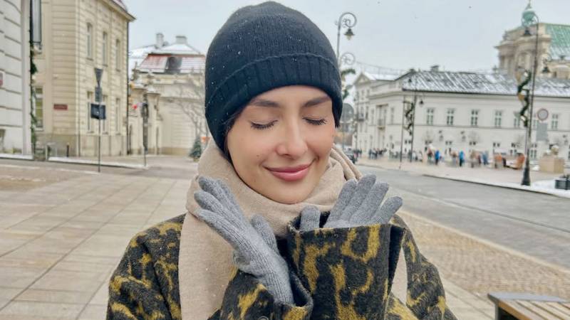 Ayeza Khan embraces winter vibes with playful snowfall snaps