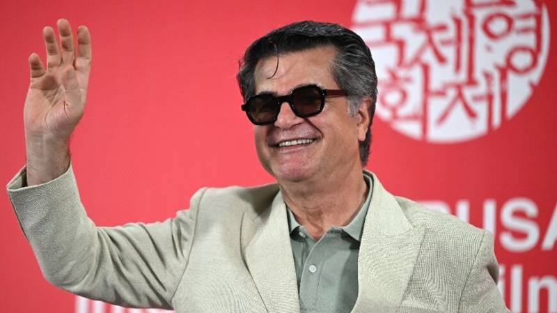 Iran sentences director Jafar Panahi to year in prison: lawyer