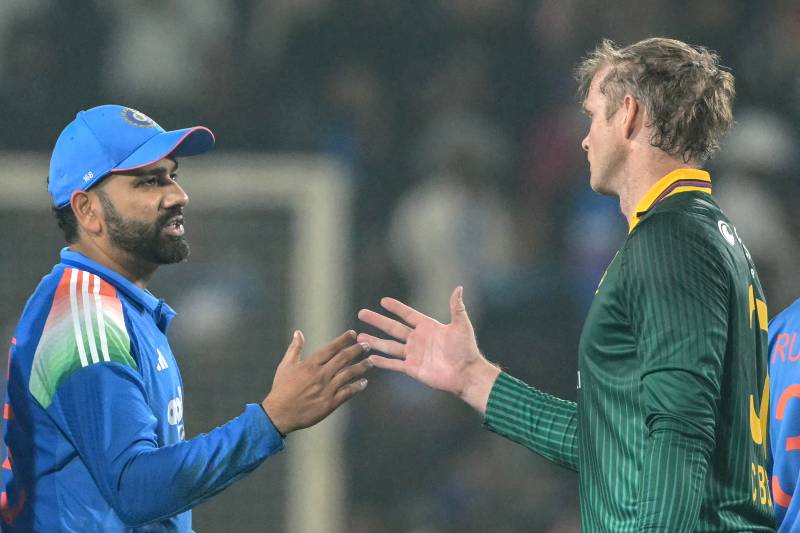Kohli stars as India beat South Africa in first ODI