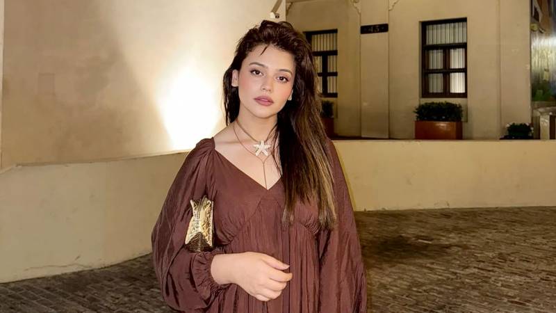 Zara Noor Abbas soaks in aromatic vibes of Katara