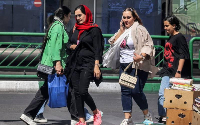 Iranian MPs decry lack of observance of female dress code