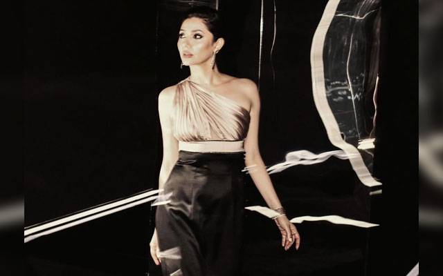 Mahira Khan breaks internet with bold shoot