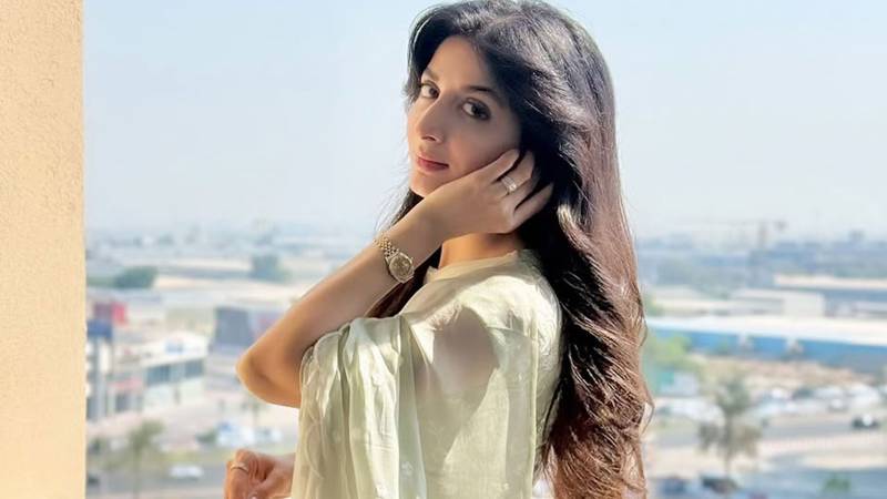 Mawra Hocane brings ‘English girl’ to social media limelight