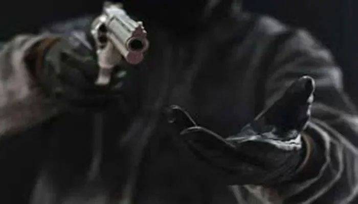 Rs 3 crore robbed at gunpoint inside Kanjran Mandi