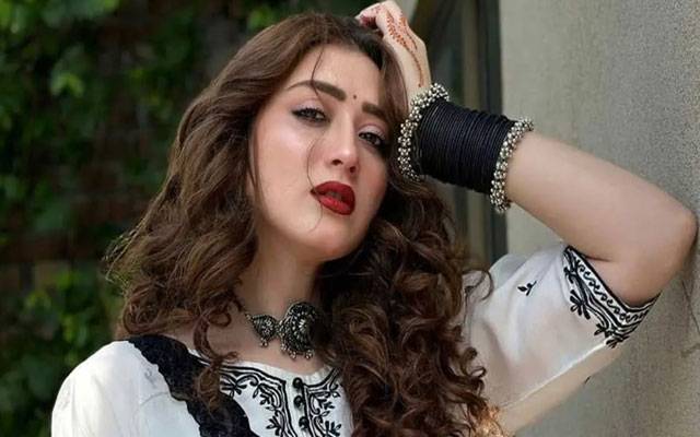 Momina Iqbal steps out for dinner