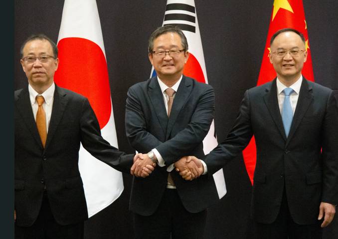 Seoul shouldn't take sides between Japan and China: president