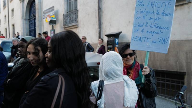 One in three French Muslims say suffer discrimination: report
