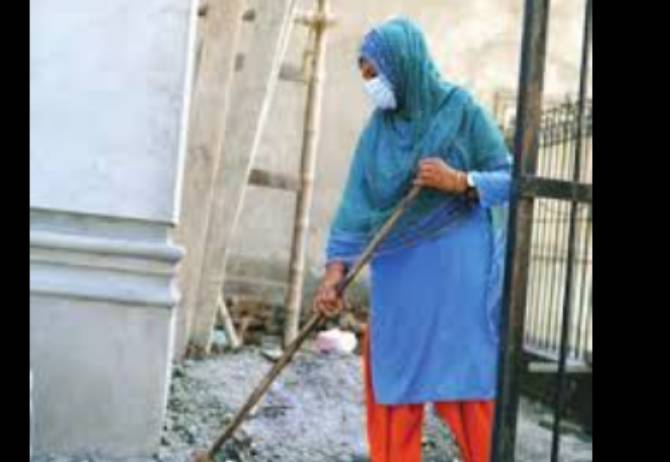 Honest woman sanitation worker wins cash prize, job for son