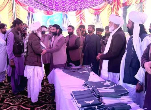 Baloch separatist leader lays down arms in Sui along with over 100 associates