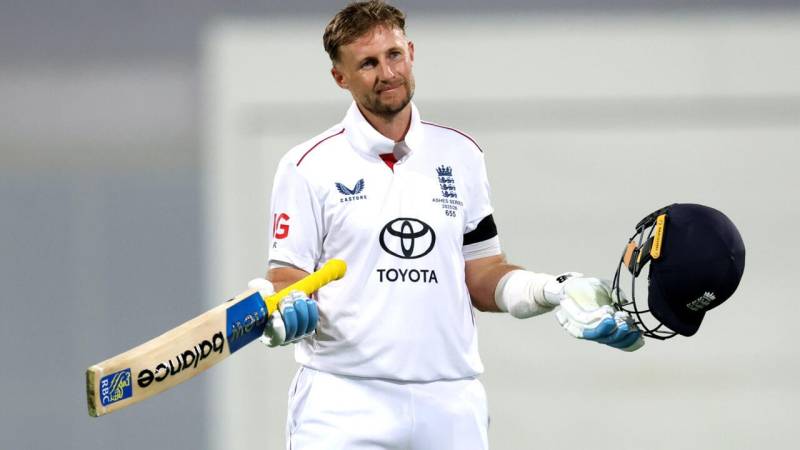 Root says England still 'well and truly' in second Ashes Test