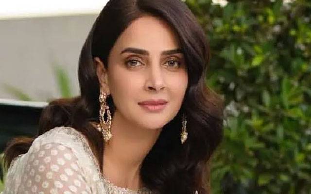 Saba Qamar piques curiosity by sharing glimpse of upcoming mysterious role