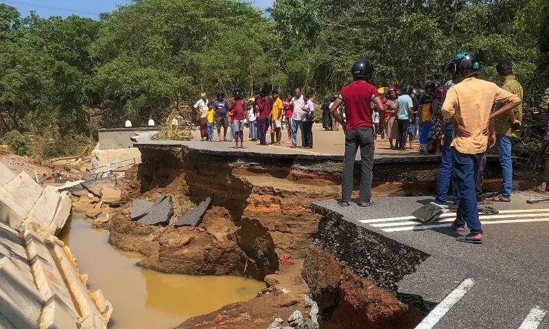 Sri Lanka issues fresh landslide warnings as toll nears 500