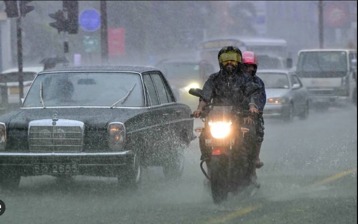 Sri Lanka unveils cyclone aid plan as rains persist