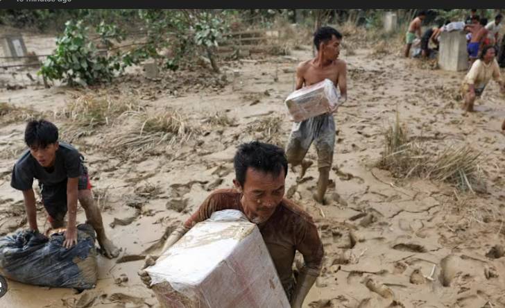 Starvation fears as flood toll passes 900 in Indonesia