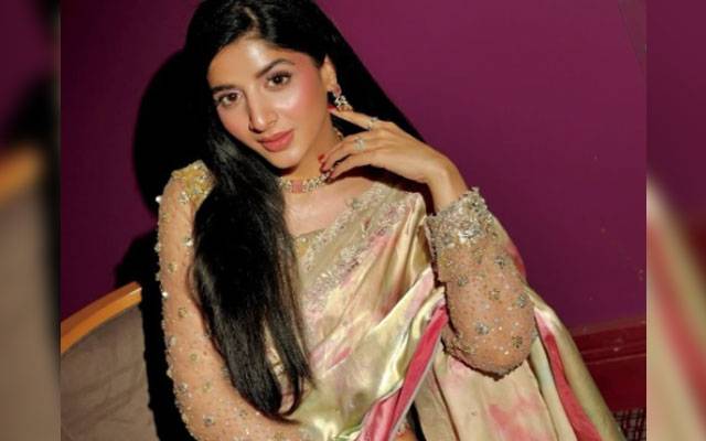 Mawra Hocane turns heads in stunning saree look