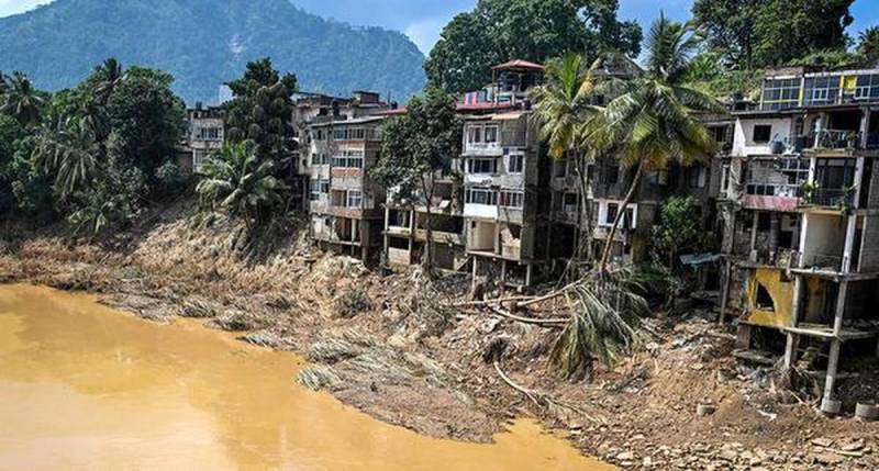 Sri Lanka issues landslide warnings as cyclone toll hits 618