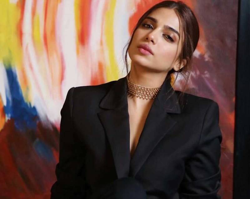Sonya Hussaiyn sparkles in black Hussain Rehar ensemble at a wedding