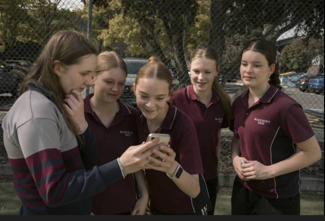 Teens worldwide react to Australia social media ban