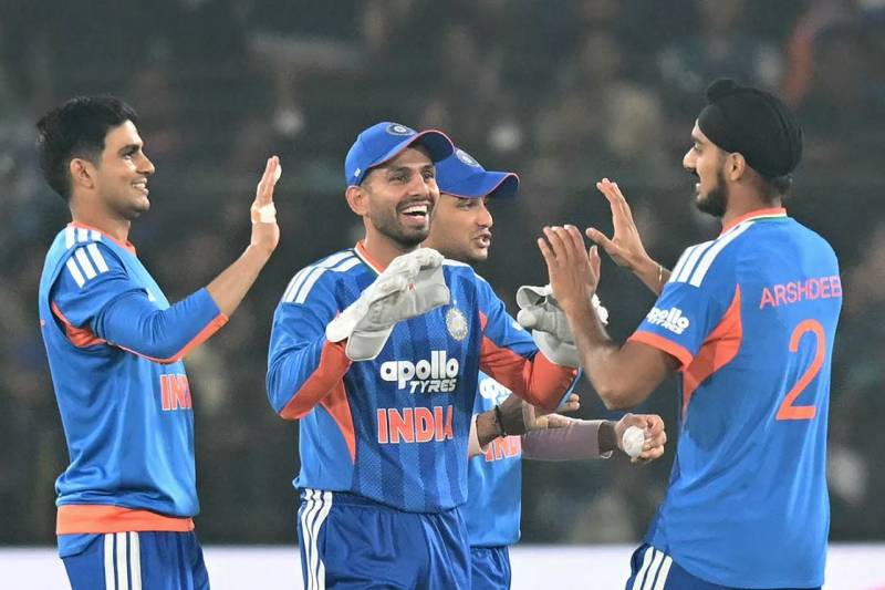 Pandya blitz helps India thrash South Africa in T20 opener